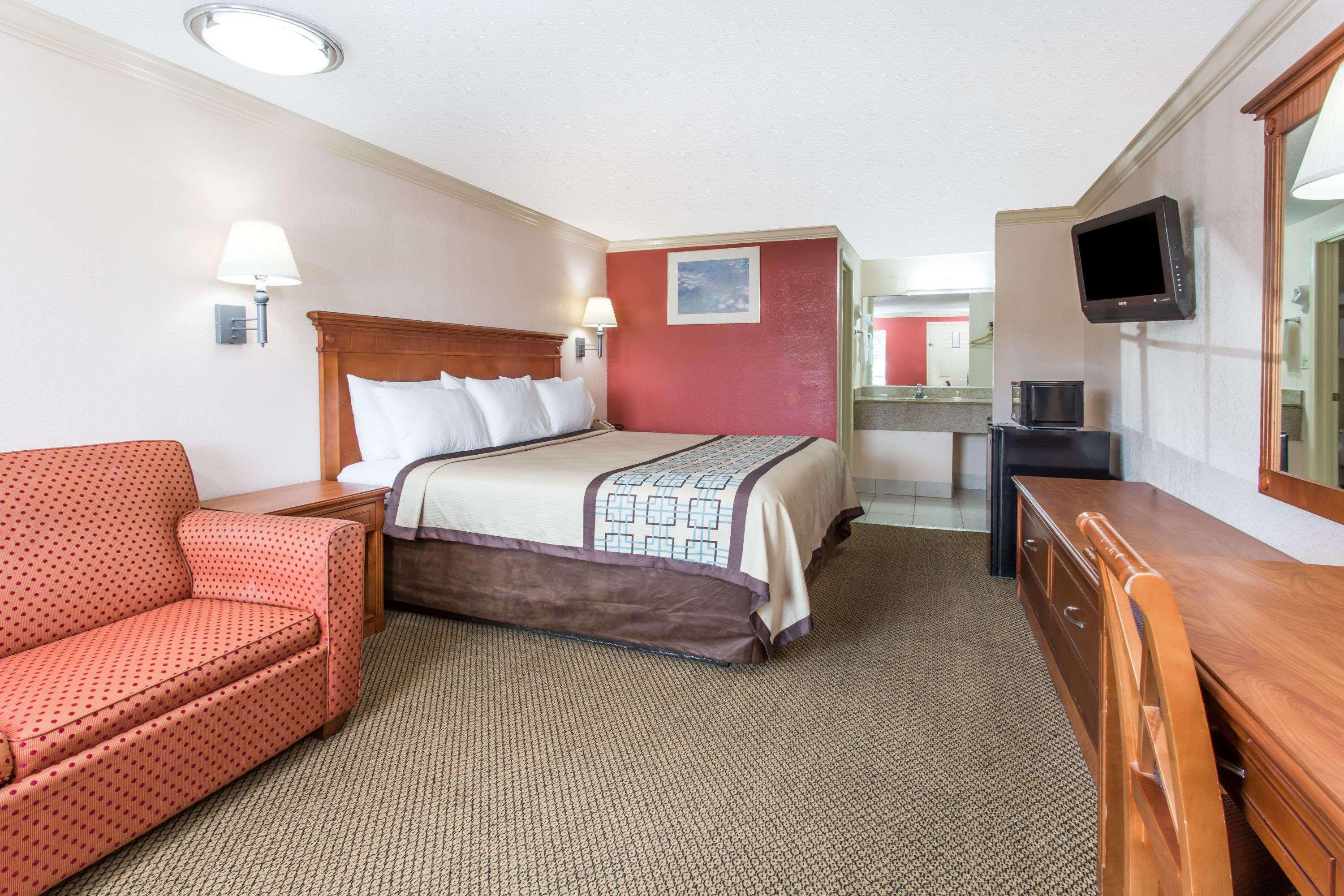 Days Inn By Wyndham Virginia Beach Town Center Bagian luar foto